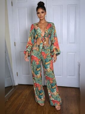 Pretty Little Thing Tropical 2 Piece Set Crop Top & Wide Leg Pants S 10